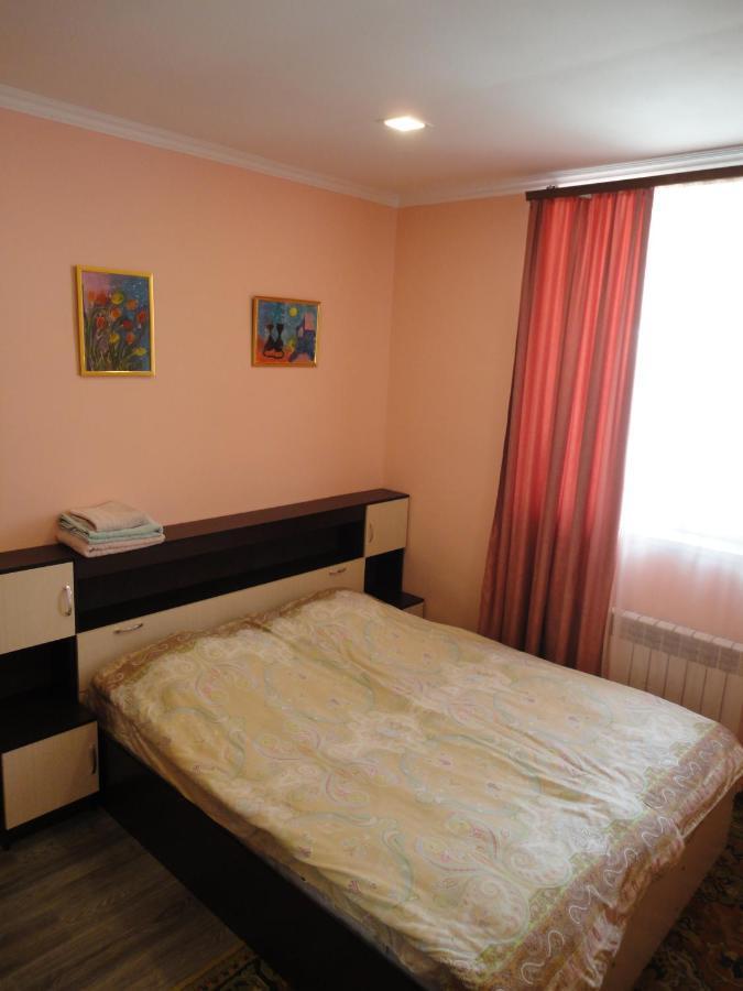 Like Home Guesthouse & Tours Yerevan Ngoại thất bức ảnh