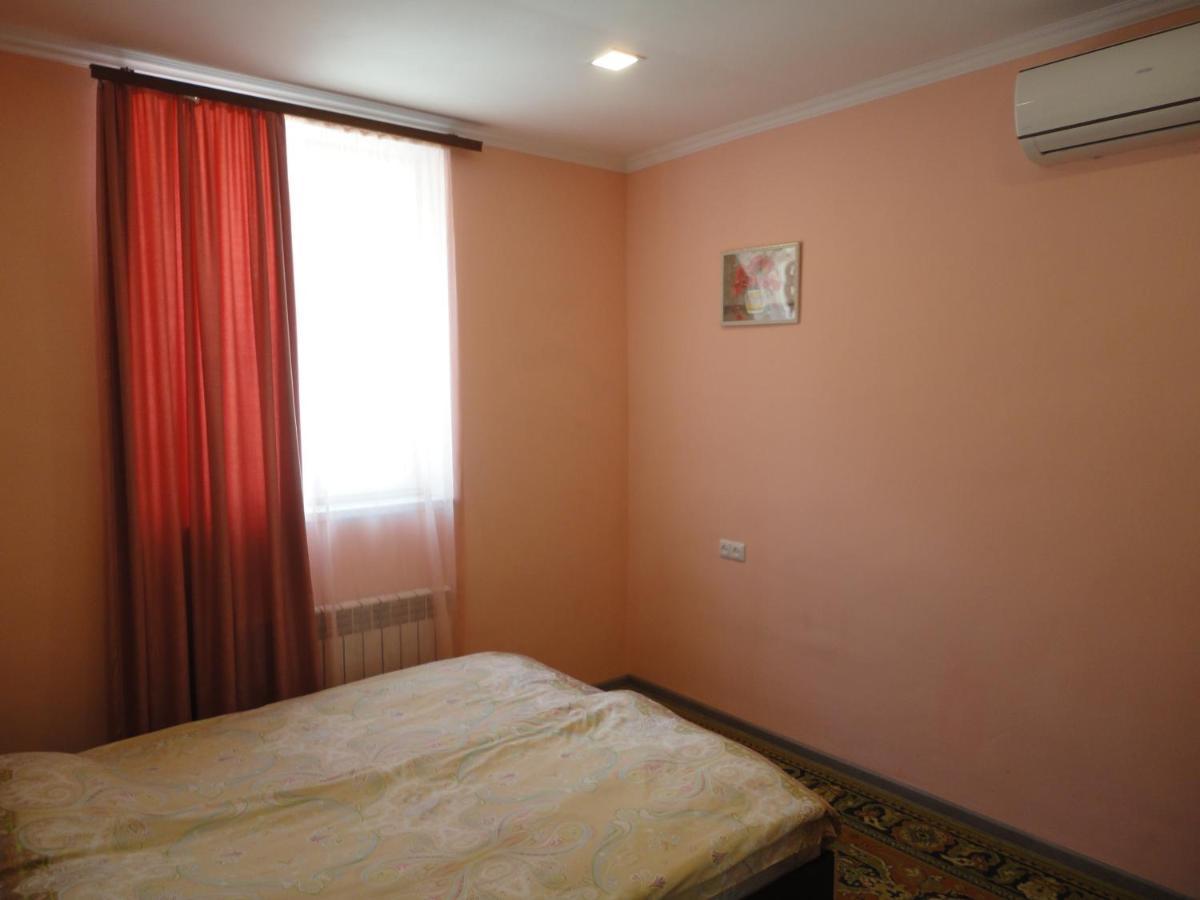 Like Home Guesthouse & Tours Yerevan Ngoại thất bức ảnh