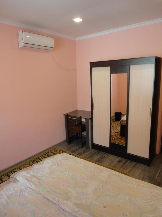 Like Home Guesthouse & Tours Yerevan Ngoại thất bức ảnh