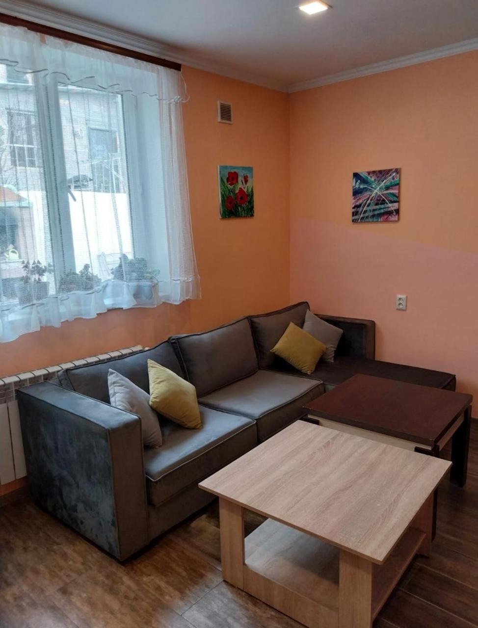 Like Home Guesthouse & Tours Yerevan Ngoại thất bức ảnh
