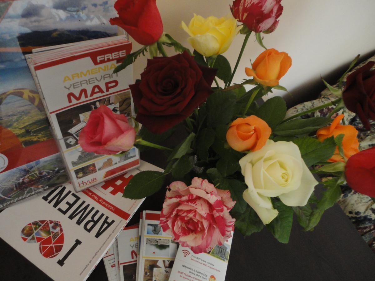 Like Home Guesthouse & Tours Yerevan Ngoại thất bức ảnh